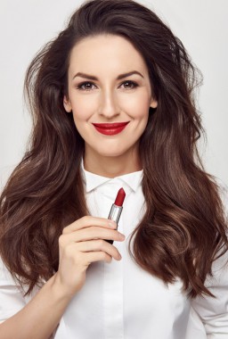 Buďte trendová s novými odtieňmi matných rúžov AVON TRUE!
