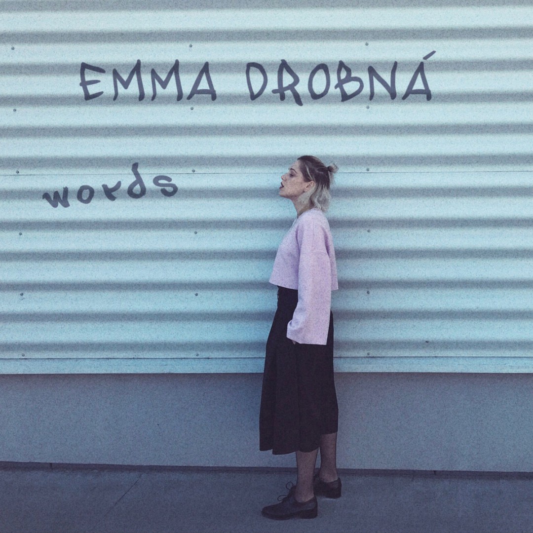 EMMA DROBNÁ sa po úspechu debutu Smile vracia v druhom singli: WORDS