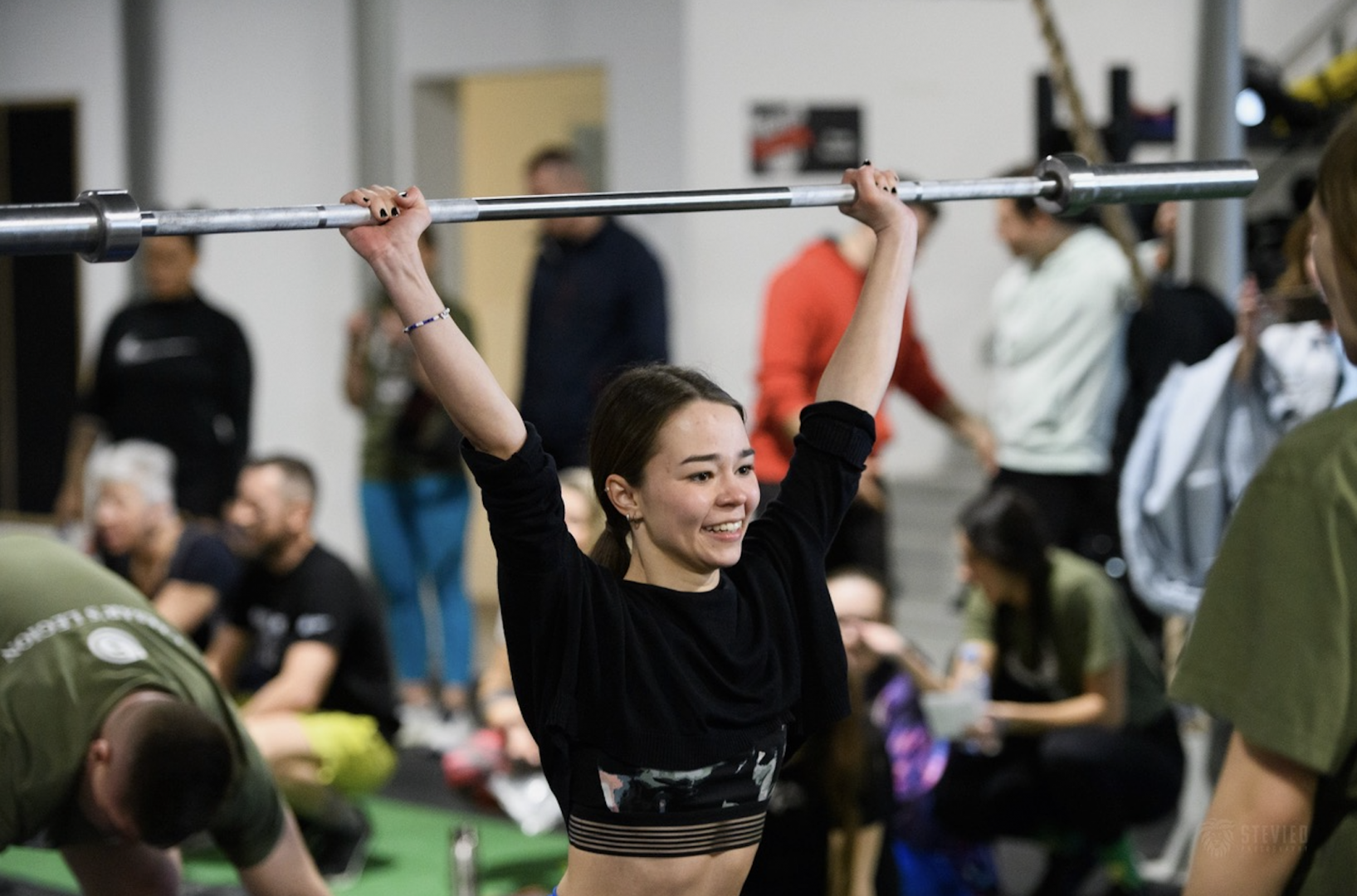 Myslíte si, že CrossFit je len pre tvrdých chlapov? Opak je pravdou, CrossFit milujú aj ženy